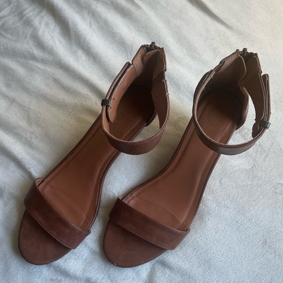 Charlotte Russe 2.5” wedged heels. EUC! Size 7 - Picture 5 of 8